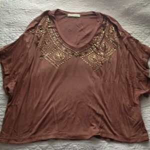 Trendy Lush Top with Gold Embossed Design